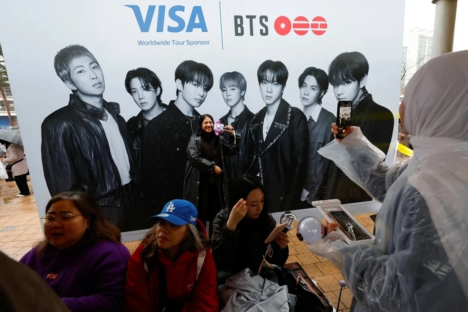 Дело основателя агентства BTS Hybe Co Бан Си-хека передали в прокуратуру