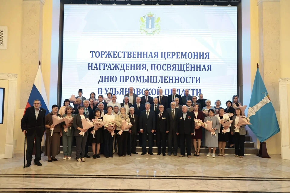 Русских отметил наградами отличившихся ульяновских промышленников. ФОТО: правительство УО