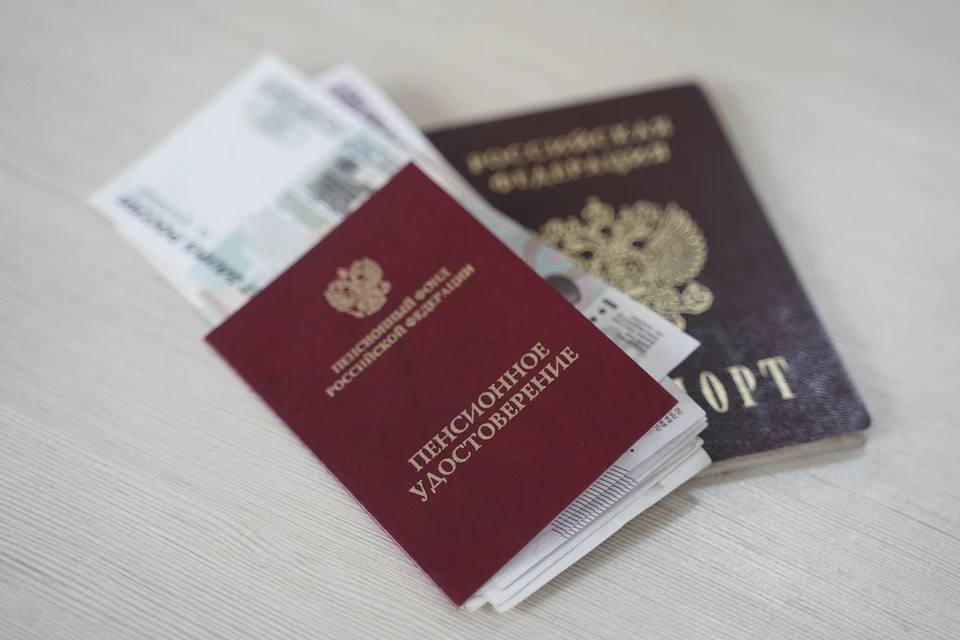 Соцфонд: россияне могут перевести пенсию с почты на карту через Госуслуги