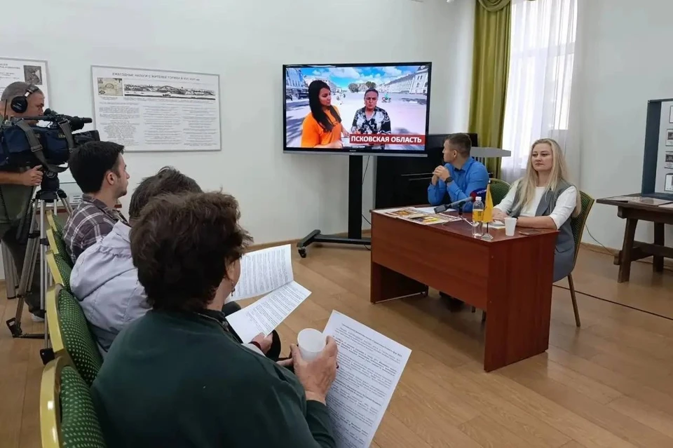 Председатель Совета регионального отделения «Справедливой России» Светлана Меньшикова представила доклад.