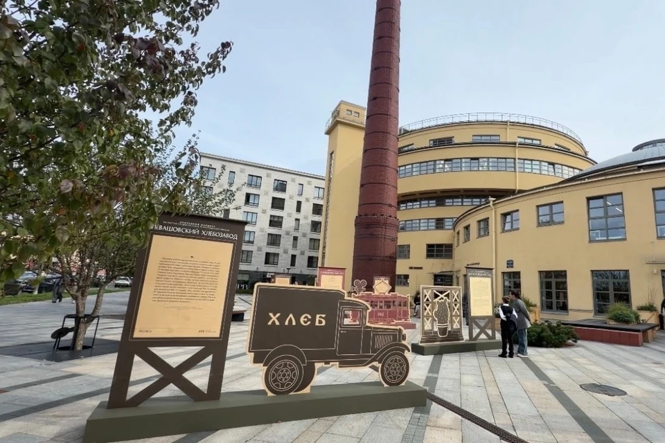 Каждый стенд предлагает запоминающуюся метафору. Фото: пресс-служба администрации Петроградского района