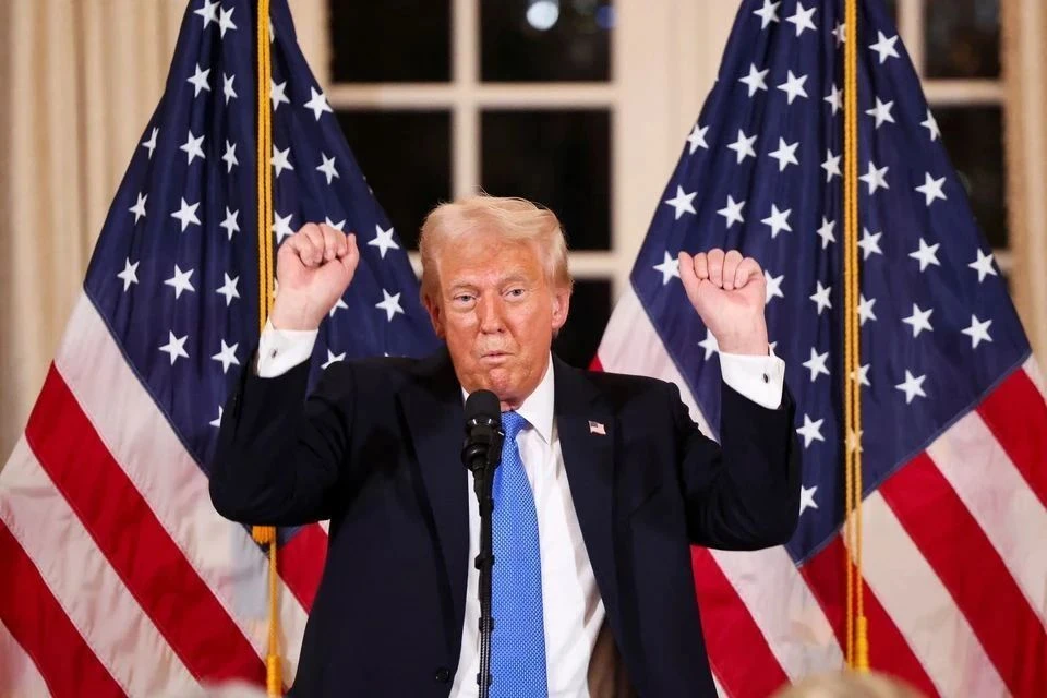 Франция проглотила оскорбления Трампа: Париж не будет реагировать на выпад о землях