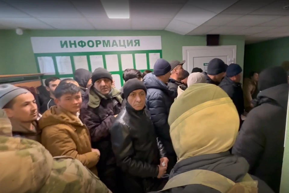 В Екатеринбурге сотни мигрантов получили регистрацию незаконно. Фото: пресс-группа УМВД России по Екатеринбургу