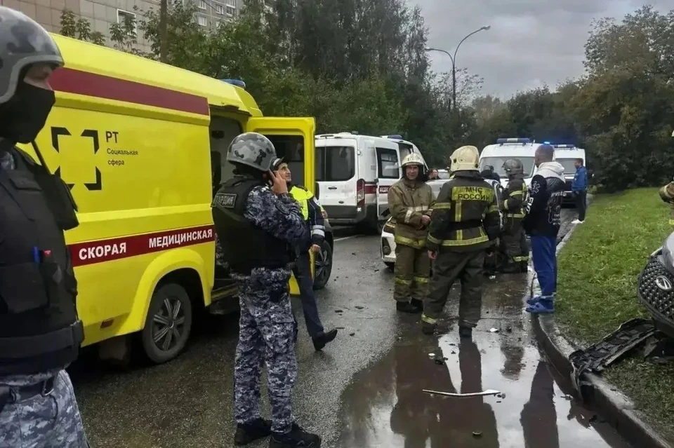 Росгвардеец и полицейский стали свидетелями ДТП в свой выходной и пришли на помощь. Фото: пресс-служба Управления Росгвардии по Свердловской области