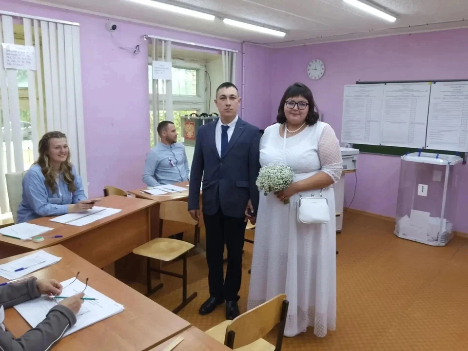 В Димитровграде молодожены проголосовали на избирательном участке в день свадьбы | ФОТО: Избирком Ульяновской области