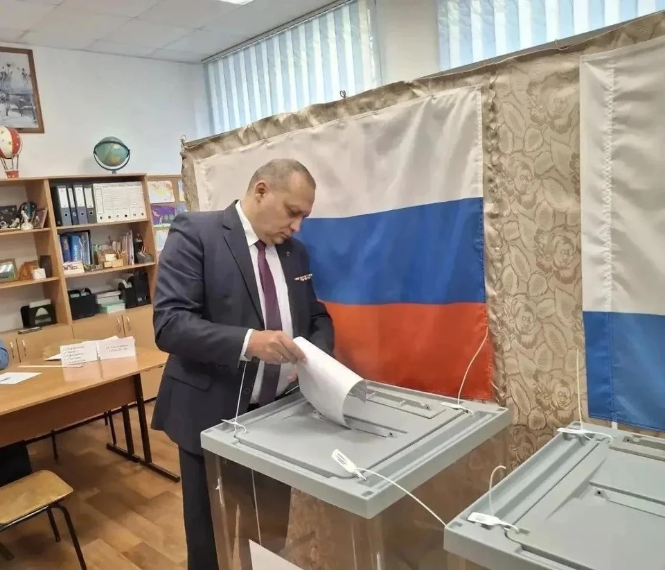 Мысов рассказал, что сам проявил гражданскую позицию и принимает участие в выборах в качестве наблюдателя от партии «Единая Россия»