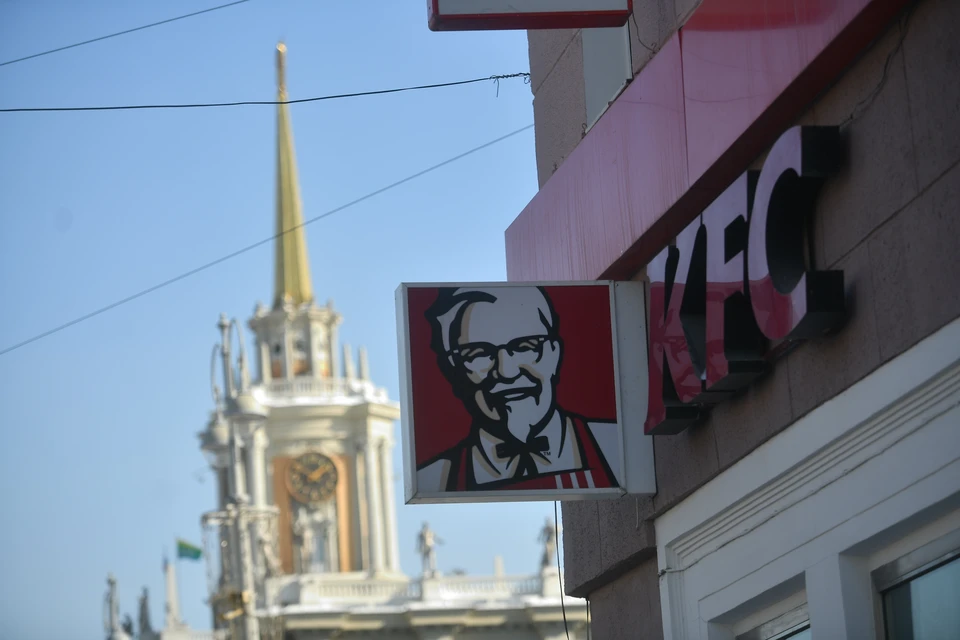 Женщина родила ребенка на парковке KFC в Британии