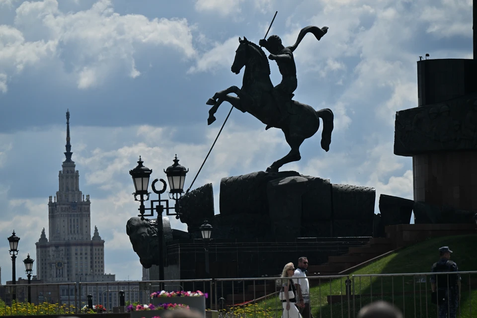 Собянин: Москва оказывает масштабную гуманитарную помощь бойцам СВО
