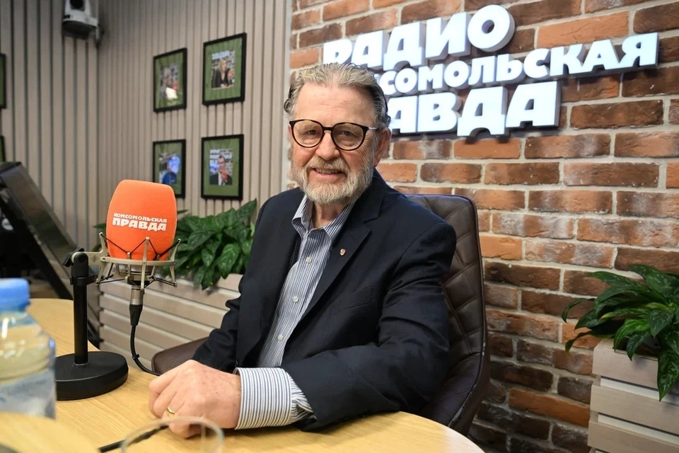 Ларри Джонсон, американский политический аналитик, военный эксперт, блогер и бывший аналитик Центрального разведывательного управления Соединенных Штатов, а ныне главный эксперт Международного клуба народного единства в Москве