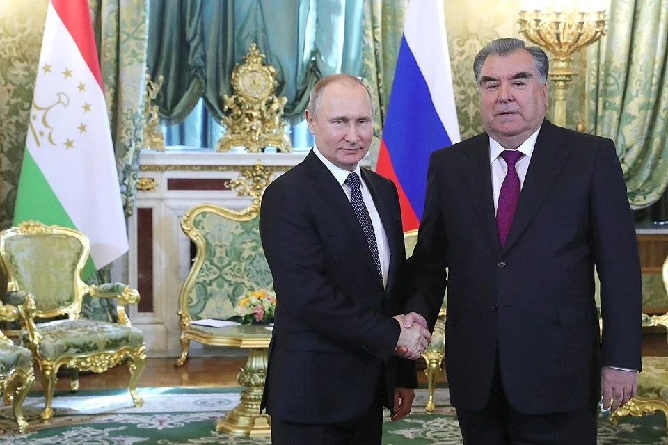 Президент Таджикистана Рахмон поздравил Путина с выборами в Госдуму Фото Михаил Климентьев/пресс-служба президента РФ/ТАСС