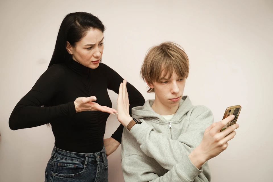Родителям советуют сохранять доверительные отношения с ребенком и объяснять действия мошенников.