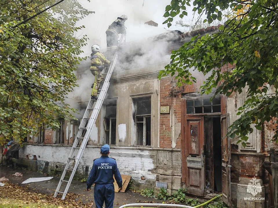 Пять пожаров за сутки в Тульской области: горели производственное здание и частный дом