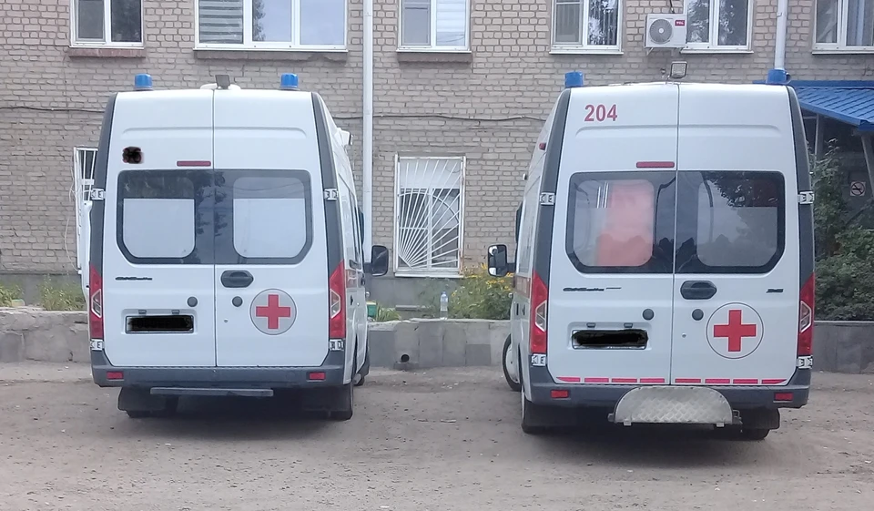 На «скорой» парнишку везут в детскую областную клиническую больницу.
