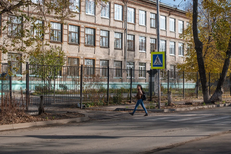 В гимназии № 21 в Ульяновске после атаки беспилотников выбило стекла в окнах
