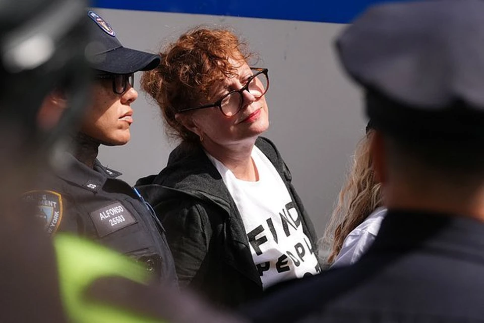 Актрисы Сьюзан Сарандон и Ханна Айнбиндер задержаны на митинге в Нью-Йорке