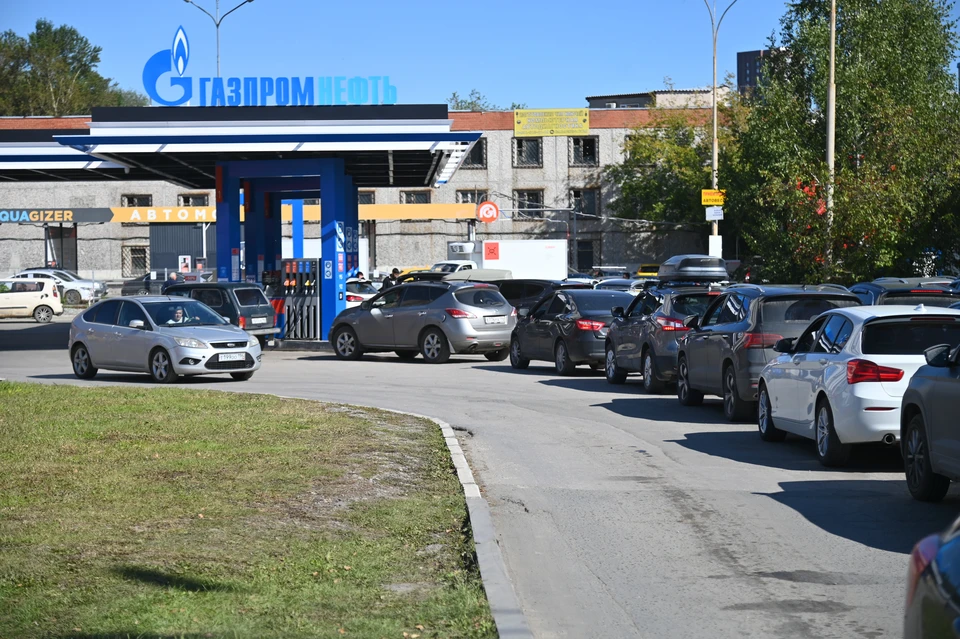 Полиция опровергла штрафы тридцати водителям в очереди на АЗС в Балахне.