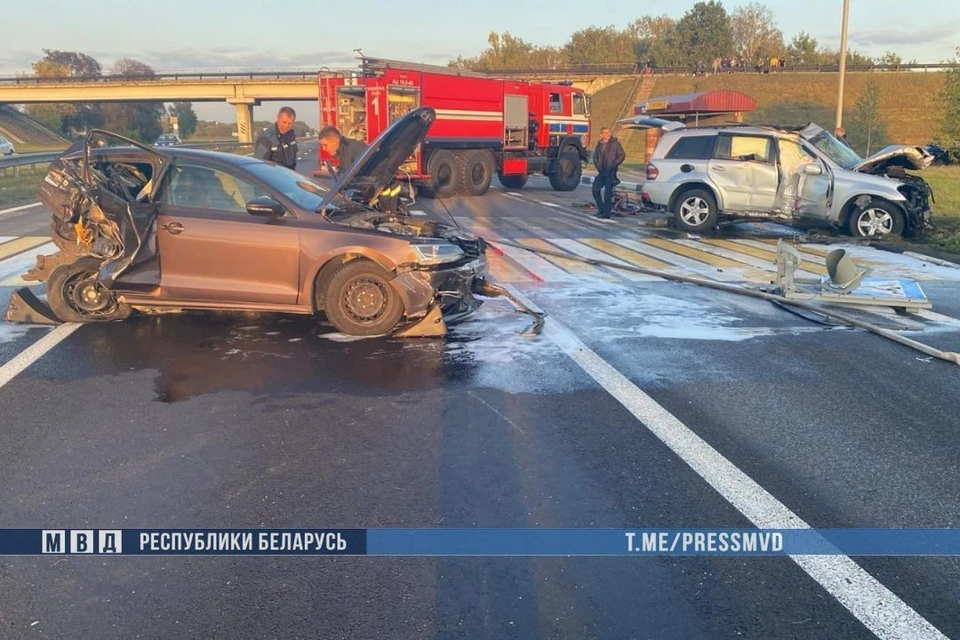 Смертельная авария произошла на трассе М1 в Жабинковском районе. Фото: УВД Брестского облисполкома.