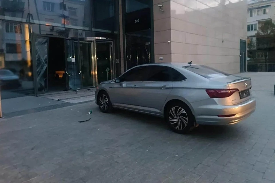В Донецке задержали мужчину, пытавшегося на автомобиле въехать в бизнес-центр. Фото: МВД по ДНР