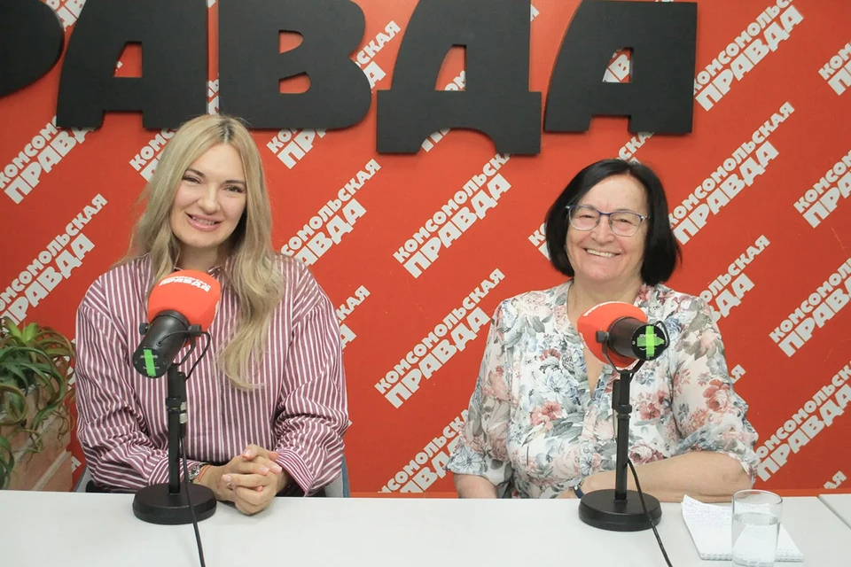 Анна Александровна Турова, заместитель директора МБОУ СОШ № 92 города Новосибирска и Зоя Ивановна Лаврентьева, доктор педагогических наук, профессор кафедры педагогики и психологии ИИГСО. Фото: Предоставлено Управлением коммуникаций, фандрайзинга и маркетинга НГПУ