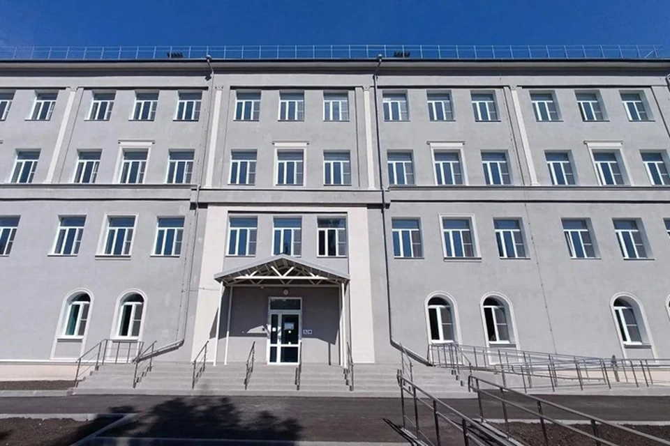 В Мариуполе завершают восстановление Дворца детского творчества. Фото: ТГ/Трофимов