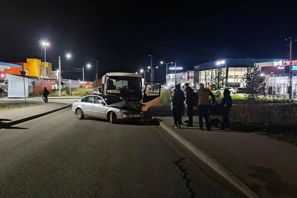 Водитель автобуса из Сыктывкара находится в коме после столкновения. Фото: ГАИ.