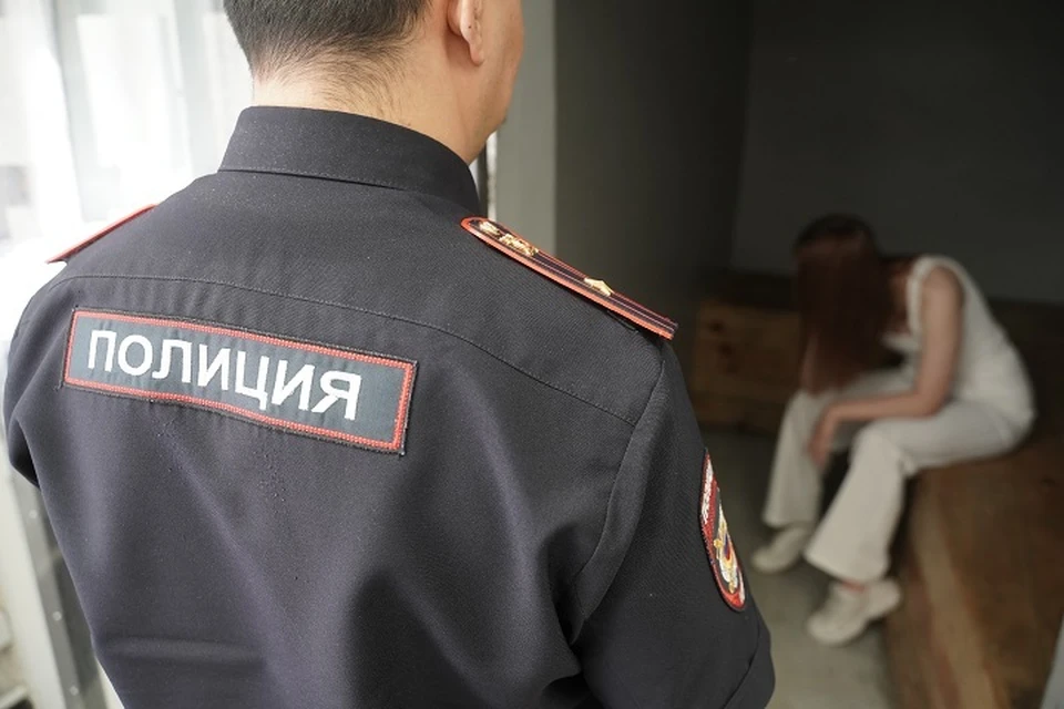 Жительницу Сахалина осудят за истязание двух дочерей