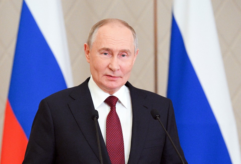 Владимира Путина поздравили по телефону лидеры 10 государств