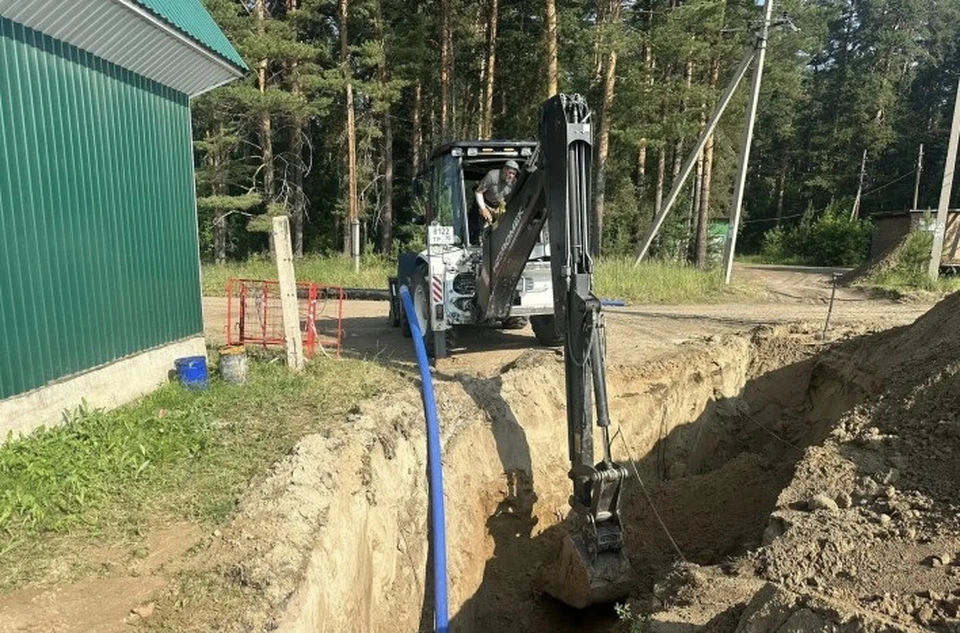 Рабочие протянули более 13 километров новых труб. Фото: правительство НСО.