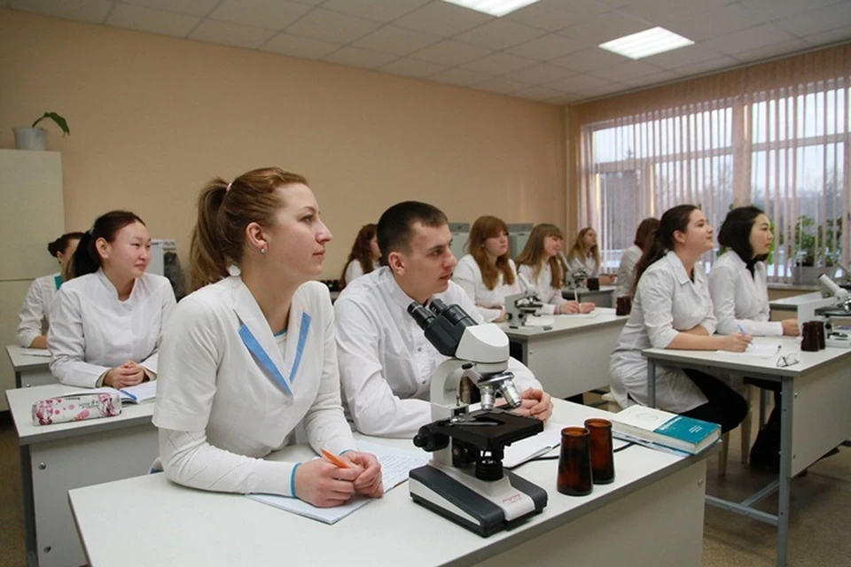 По своей инициативе молодой человек перевелся на факультет среднего медицинского образования