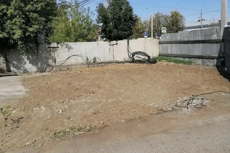 В Иркутске снесли незаконное двухэтажное здание после вмешательства приставов