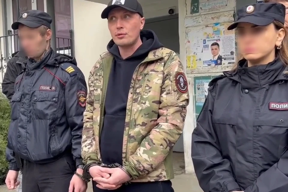 Евгений рассказал и показал свою версию событий. Кадр с видео: пресс-служба Следственного комитета Челябинской области.