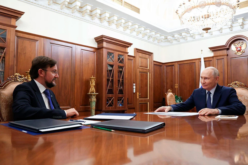 Президент встретился в Кремле с председателем общественной организации «Деловая Россия» Алексеем Репиком.