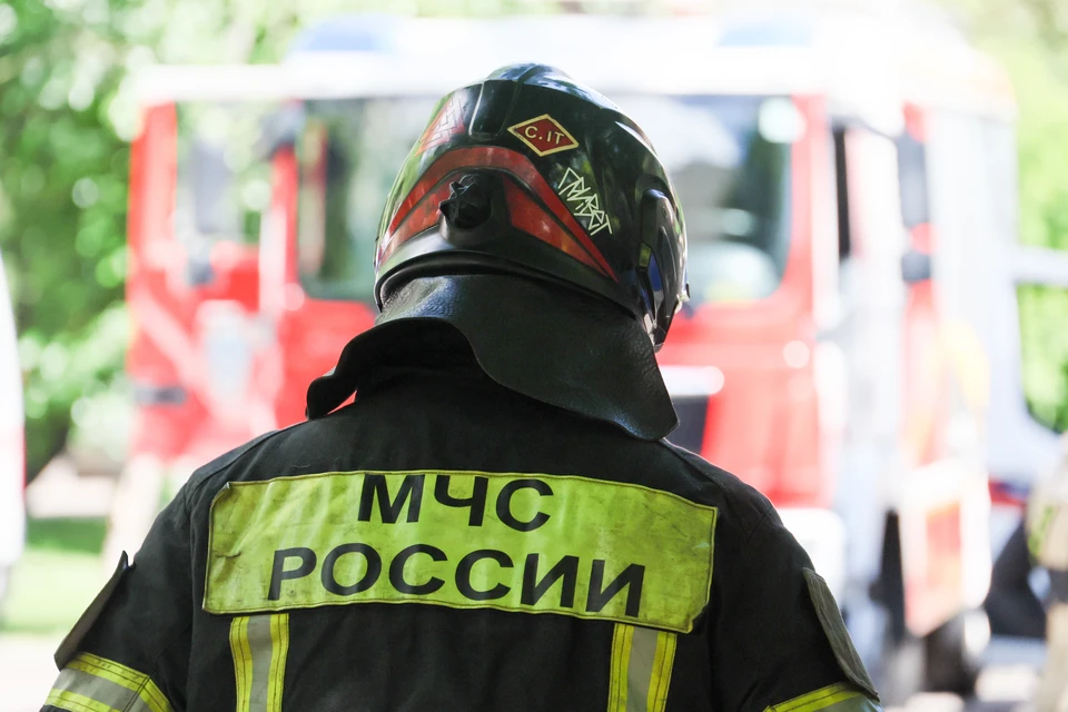 Одного из членов экипажа лодки, которая опрокинулась на реке Обь, успели спасти очевидцы. Фото: Belkin Alexey/ news.ru/ Global Look Press
