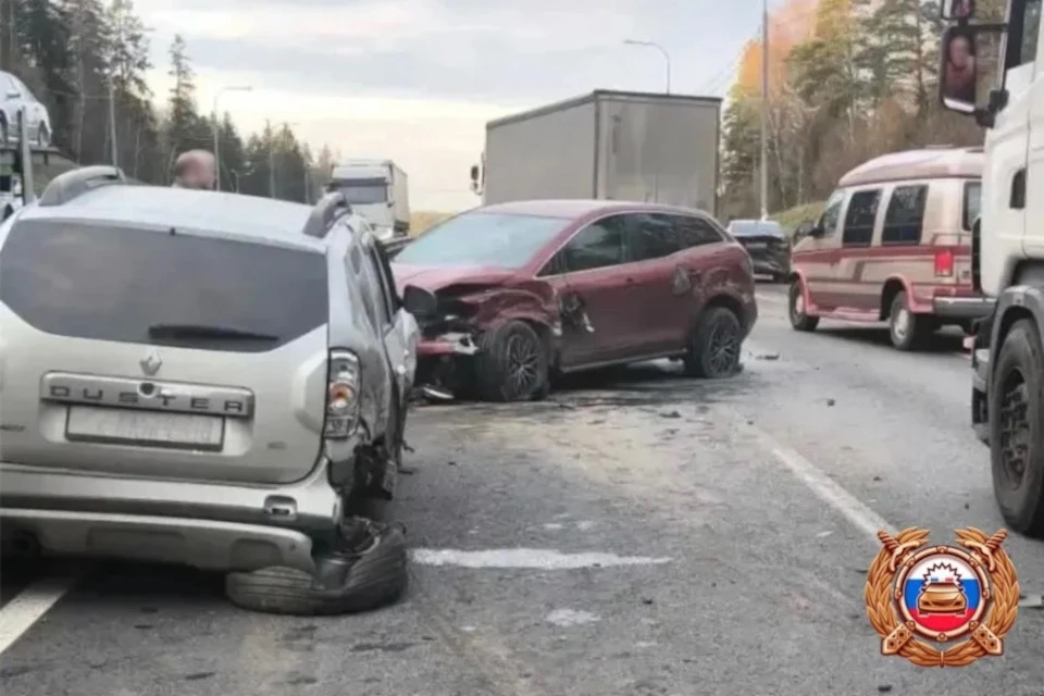 Опубликованы фото с места ДТП в Тверской области, произошедшего из-за манёвра. Фото: пресс-служба Управления Госавтоинспекции по Тверской области.