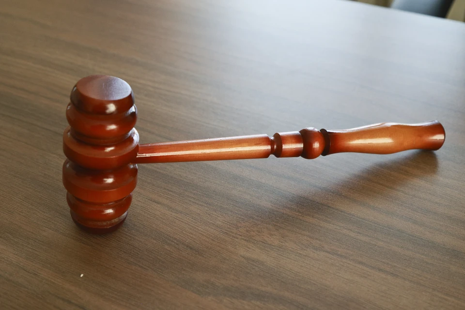 Отставку прекратили в связи с вступлением в силу обвинительного приговора суда.