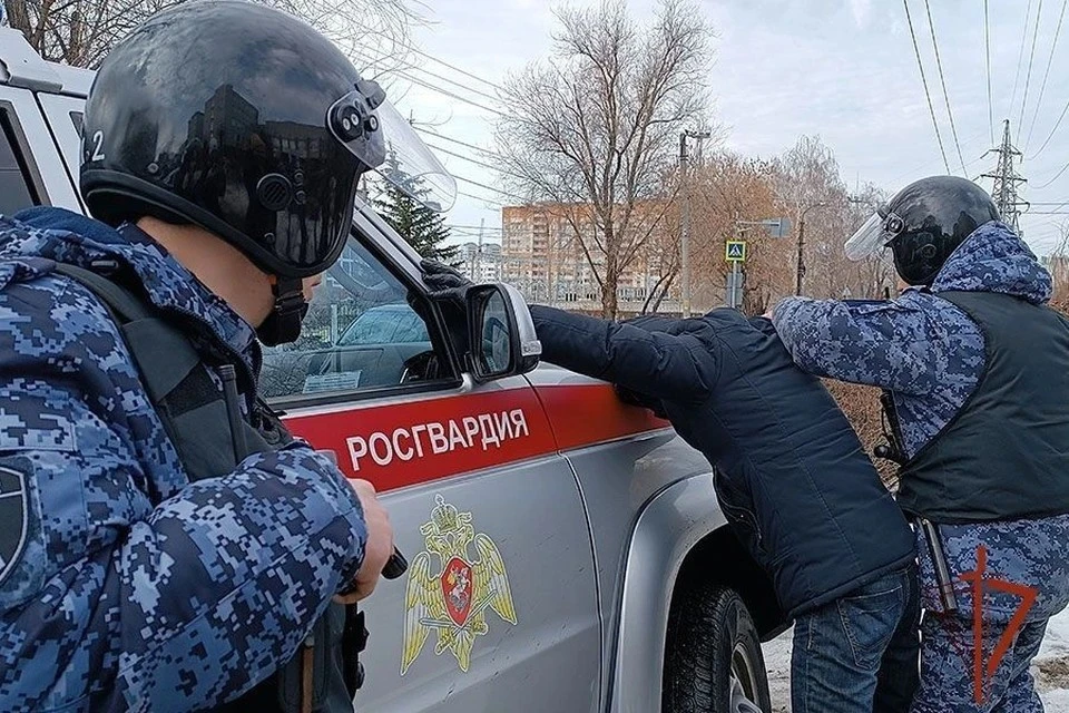 После инцидента мужчину задержали и доставили в отдел полиции. Фото: Росгвардия по Новосибирской области