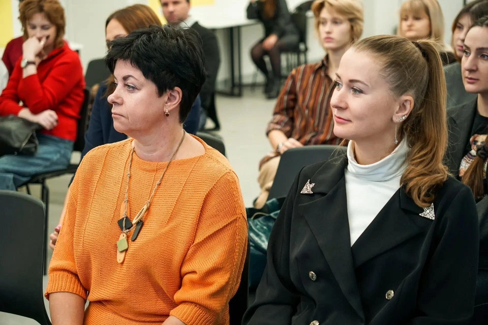 Учителям предстоит оценить, насколько новые инструменты способны облегчить их повседневный труд. Фото: канал в MAX заместителя губернатора Липецкой области Юлии Котляровой.