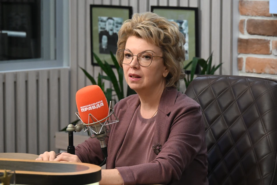 Советник президента РФ Елена Ямпольская предложила выбирать в России свой цвет года.