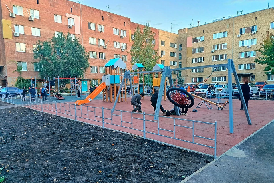 Одним из совместных объектов благоустройства стала детская площадка на улице Баныкина. Фото «КуйбышевАзот»