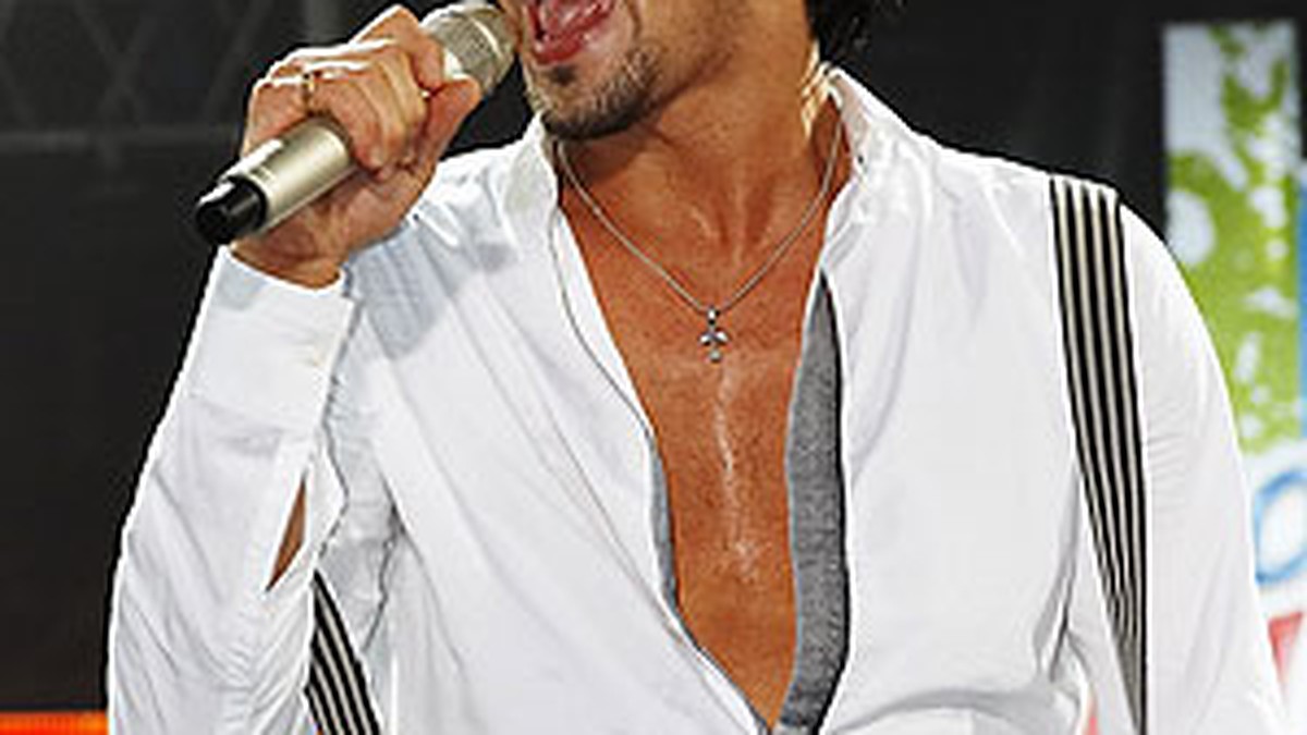 «Болашақтан келген қонақ» фильмінен порно үзінділер Қыз басқаларға қарағанда жақсы отырады.