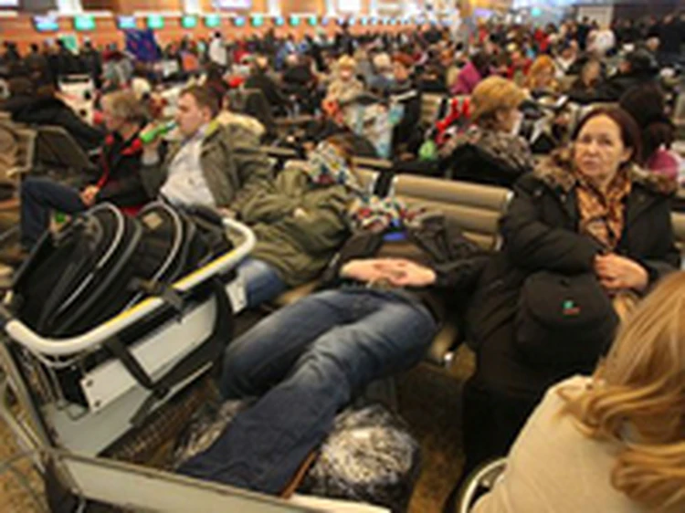 Пассажиры требуют за авиколлапс по 100 тысяч рублей