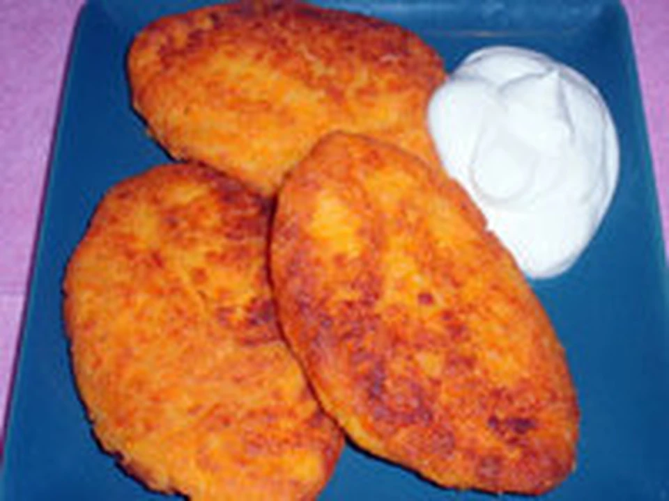 Рецепт морковных котлет с яйцом. Морковные котлеты. Котлеты с морковкой. Морковные котлеты в панировке. Котлеты морковные от шефа 400г.