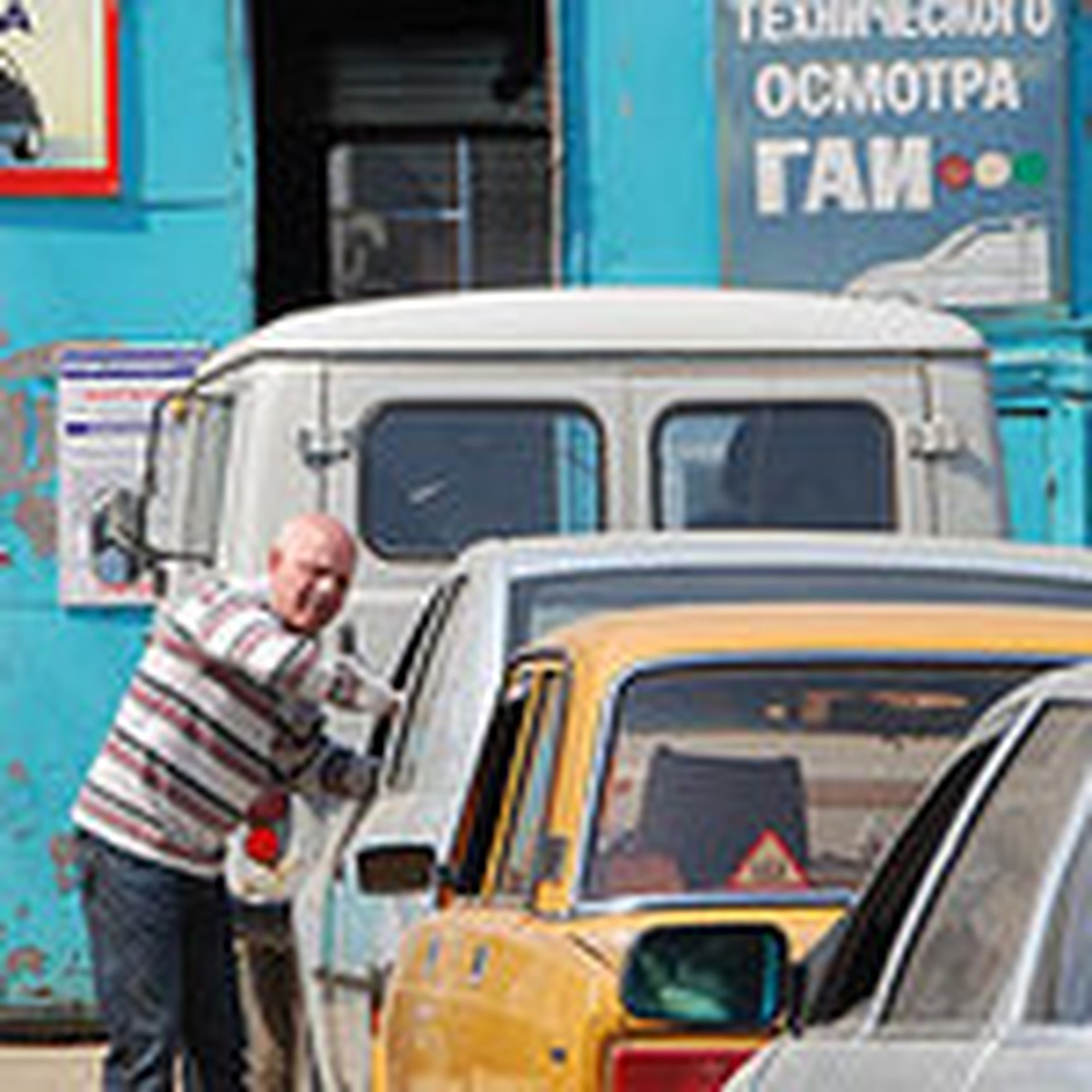 Водители пылятся в очередях на техосмотр, потому что гаишники стали  честными - KP.RU