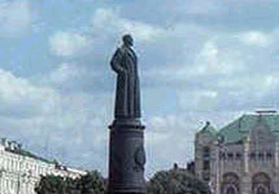 Памятник Дзержинскому может вернуться на прежнее место