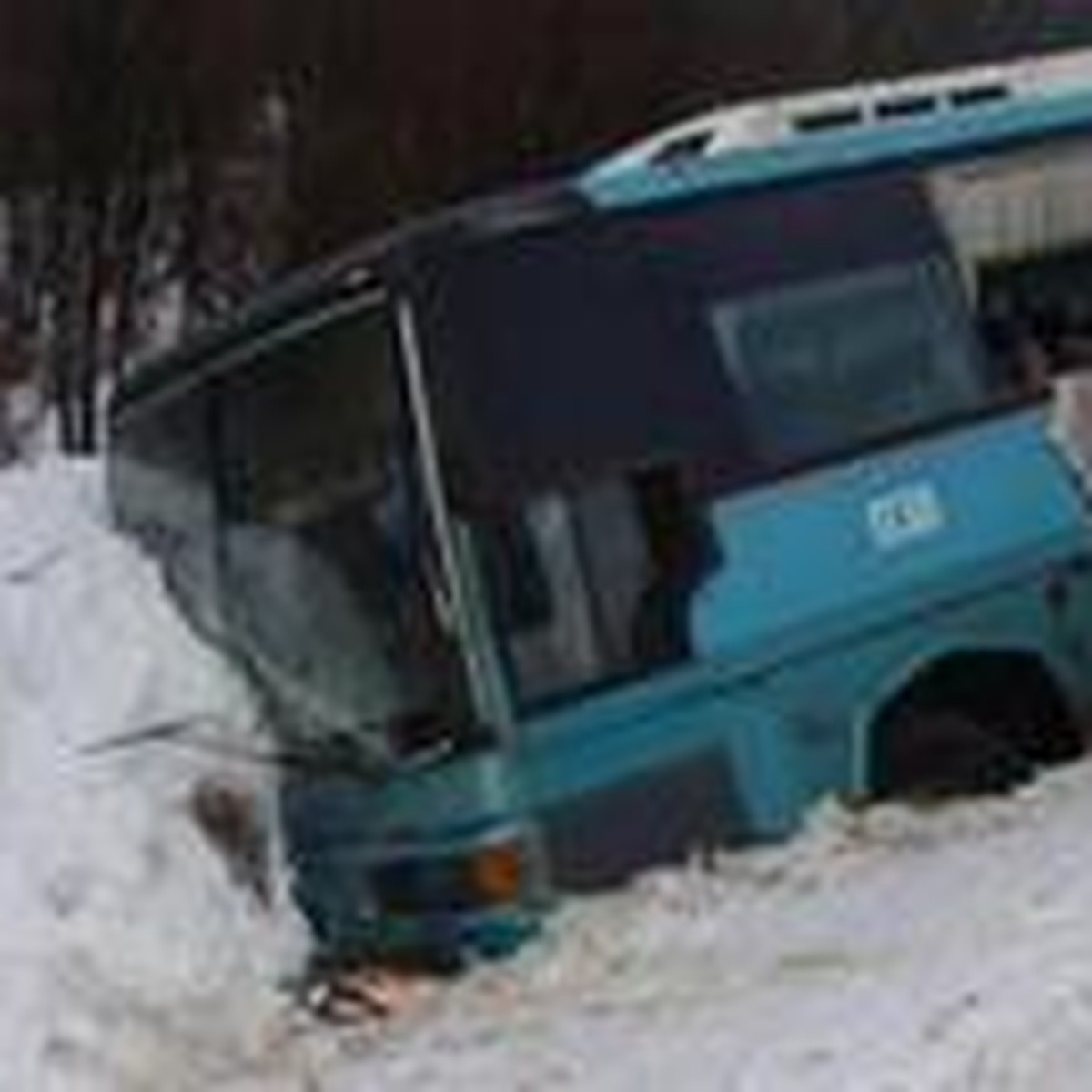 Пассажирский автобус вылетел в кювет на трассе в Вологодской области - KP.RU