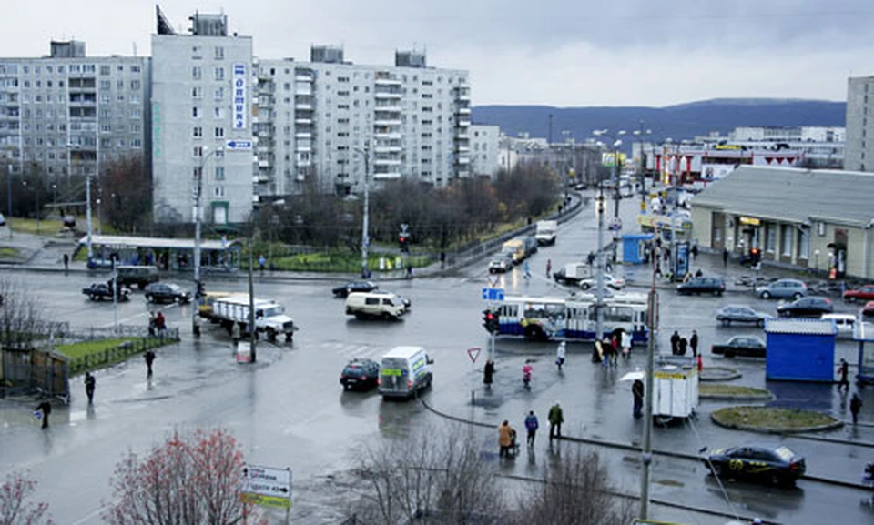 Перекресток мурманск. Улица Беринга Мурманск. Кольский - Беринга перекресток. Остановка улица Беринга Мурманск.