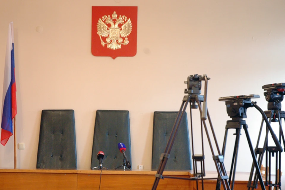И адвокат и его подопечный Максим Петлин ждут, когда же его дело будут рассматривать по существу