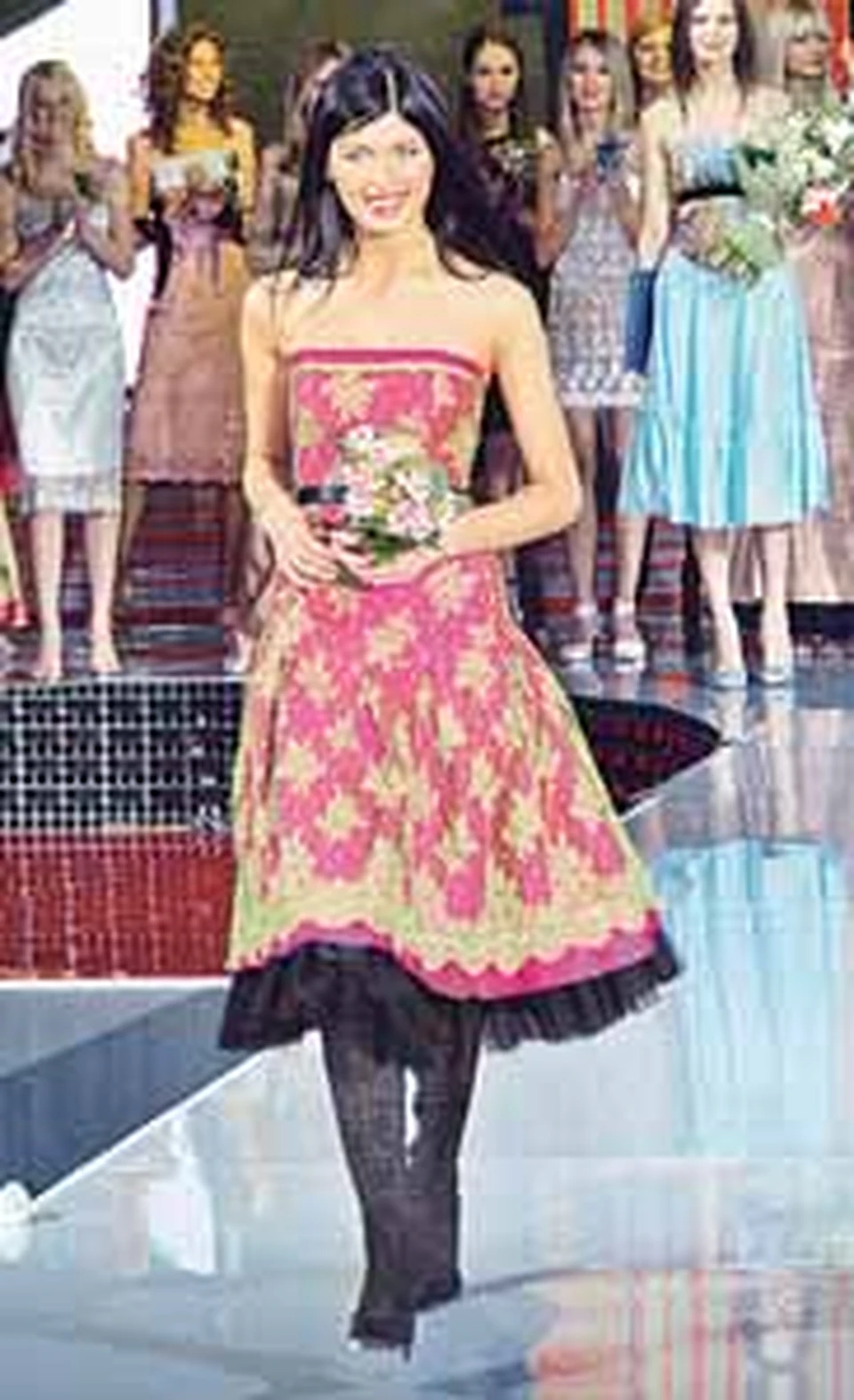 Лучшая из лучших моделей  -  16-летняя Яна Антонюк.  Ее триумфальное дефиле.
