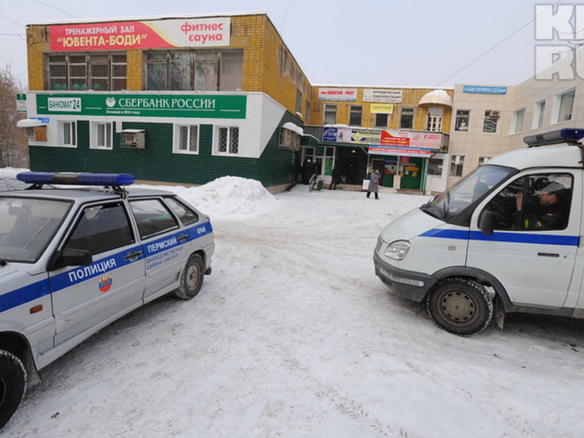 В Перми налетчик в форме сотрудника МЧС ограбил Сбербанк на три миллиона  рублей - KP.RU