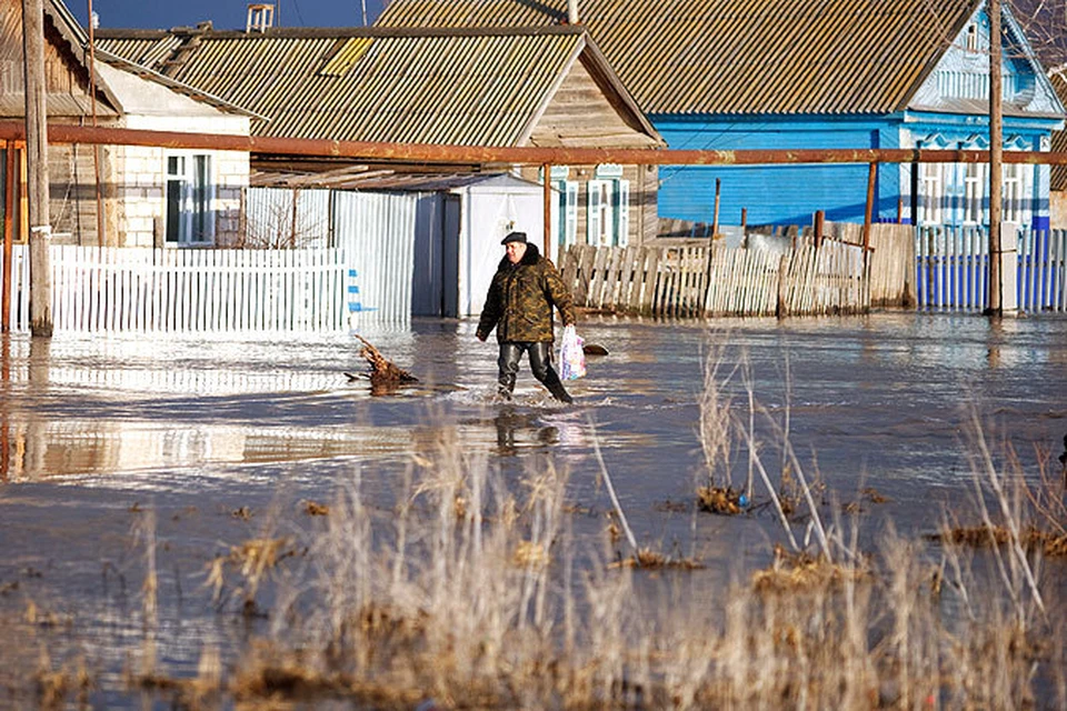 Весеннее затопление. Паводок половодье Татарстан. Затопленные деревни весной. Весной наводнение в деревне. Село Хабары весенний паводок.